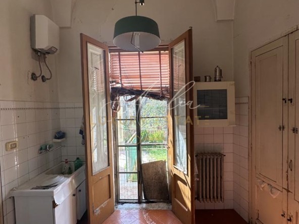 Antica abitazione con giardino_ STANZA SU GIARDINO